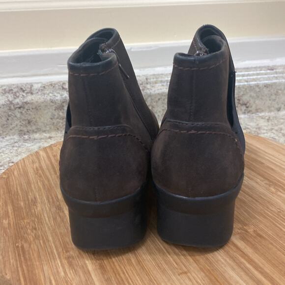Clarks Cloud-steppers Caddell Tropic brown women’s size 9.5 wedge ankle boot - Picture 3 of 7